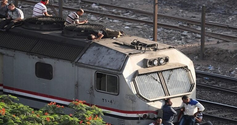 مصر.. شهود عيان يتحدثون حول حادث القطار - أخبار الخط الوسط ...